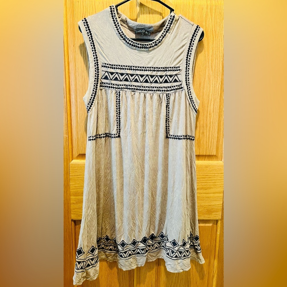 NWOT Small POL Sleeveless Beige and Black Patterned Mini Dress